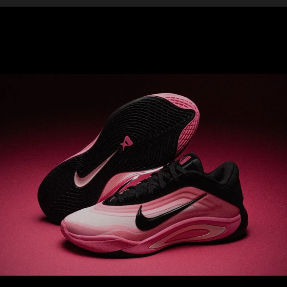 Nike Women's Shoes in Pink and Black